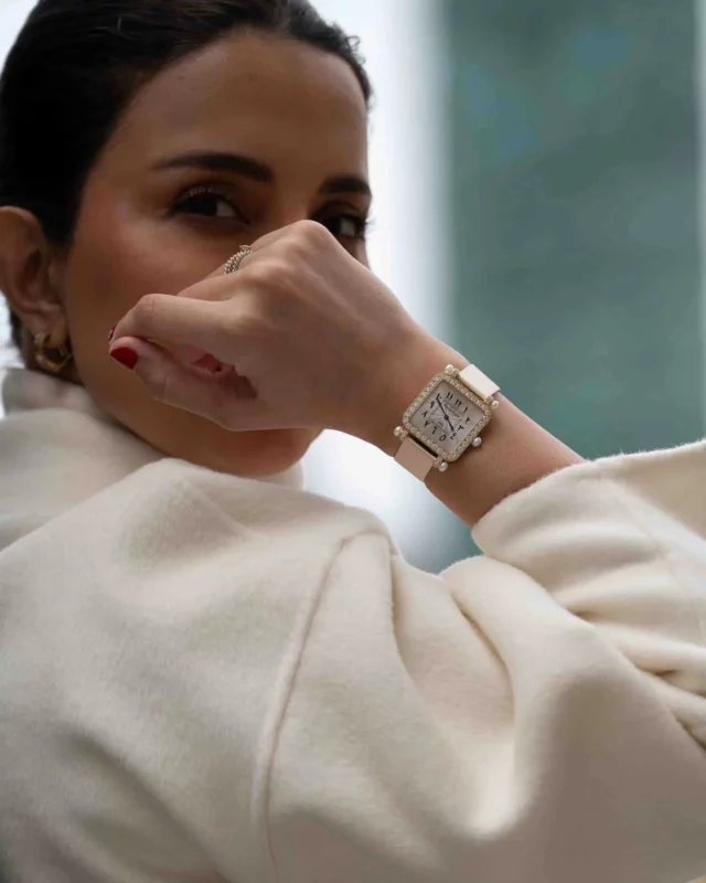 An afternoon with Danya
True Parisian at heart, a remarquable allure,
Effortlessly chic and full of caracter
@danyaalsaedan is the expression of timeless chic
