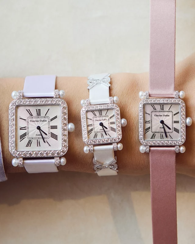 « Beaucoup, passionnément, à la folie. »
Three sizes, three ways to say thank you.

Pansy Retro Pearl & Aster Retro, crafted in Paris for mothers and moments that shine forever.
The most unique gift for a precious mother.

#CharlesOudin #MothersDay