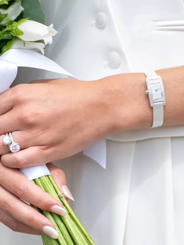 Set with diamonds, crafted for eternity, Baby Curvex is a beautiful jewel to honor the love that  transcends time
