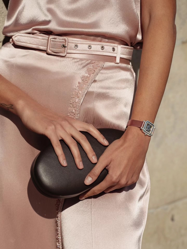 Timeless, yet instantly recognisable, both our friend Amal Al Raisi 's outfits and Charles Oudin watches embody feminity.

Both can be personalised which is, to us, the ultimate expression of modern chic.
